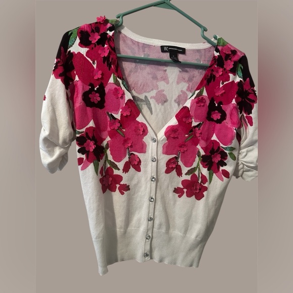 Tops - INC Size Medium Short Sleeve Rhinestone Button Raised Flower Embellishments